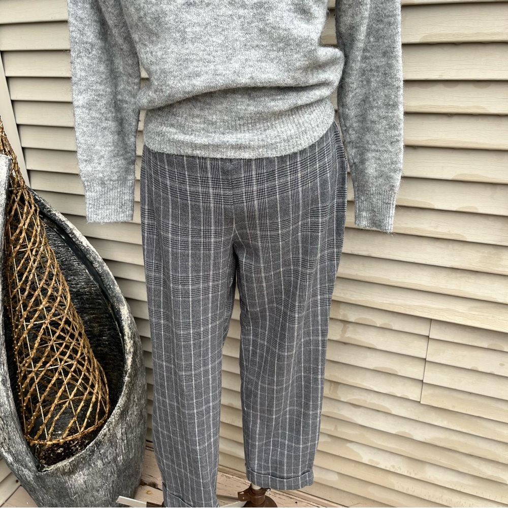J. Jill premium stretch plaid gray cuffed ankle cropped pants